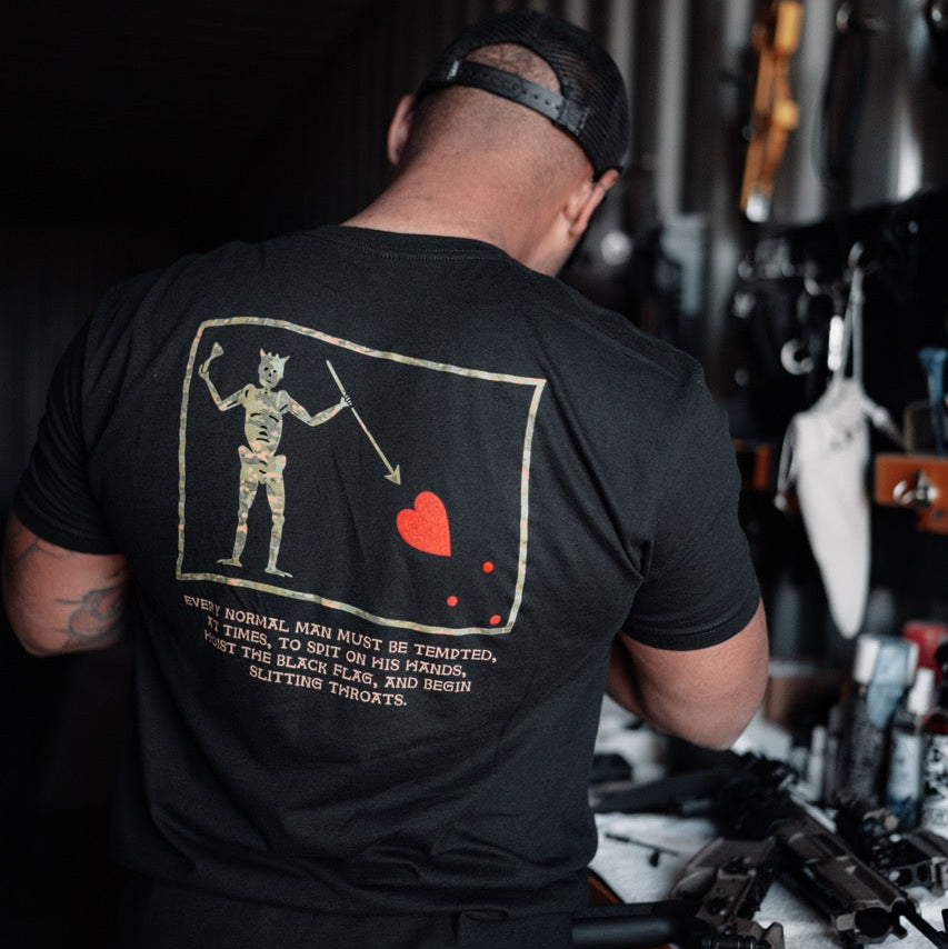 Streetwear Brand Tees - เสื้อยืดลายกราฟิกแบรนด์ Hoist The Black Flag Savage